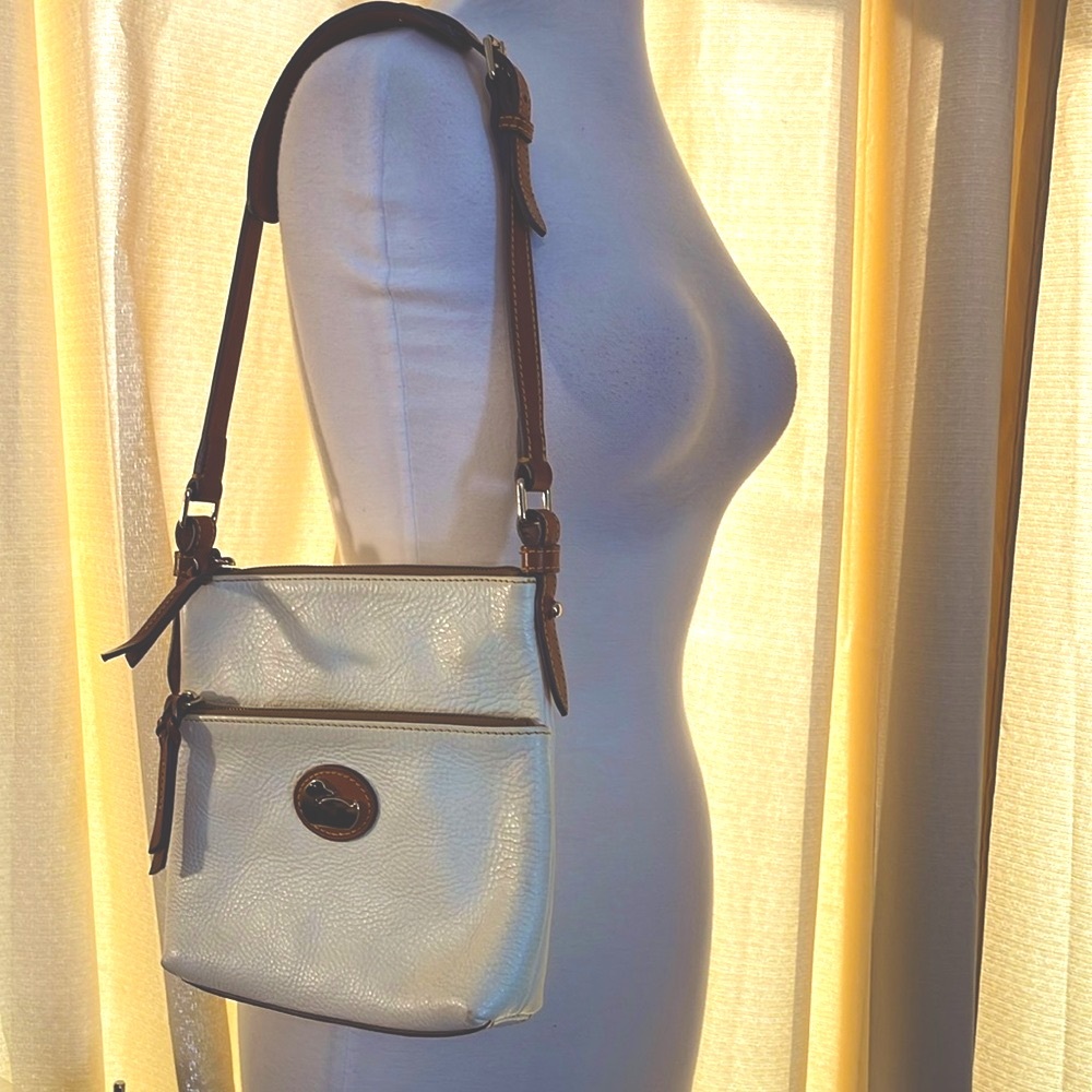 Dooney & Bourke Cream and Brown Leather Small Letter Carrier Shoulder Bag EUC - Picture 16 of 16